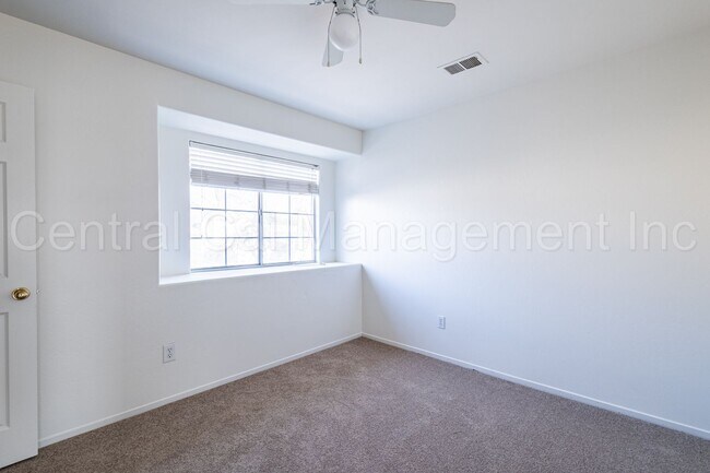 Building Photo - 4 Bedroom/2.5 Bath Home located in RiverLakes - $2645 Per month!