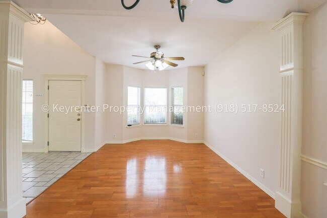 Building Photo - 4 Bed | 2 Bath in Broken Arrow!