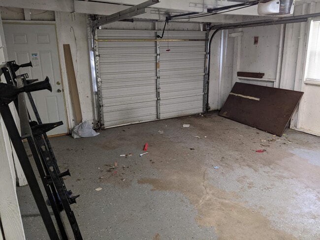 Building Photo - 1301 Sunset Dr