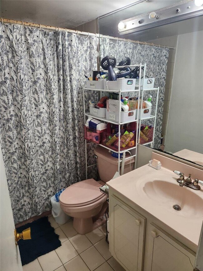 Building Photo - 2498 SW 17th Ave