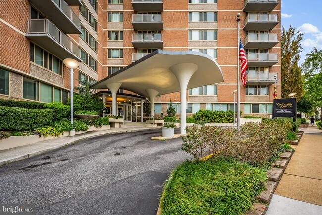 Building Photo - 1 E University Pkwy