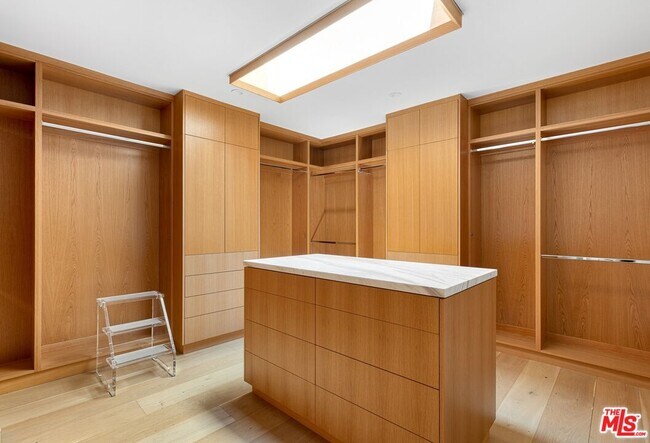 Building Photo - 1001 N Hanover Dr