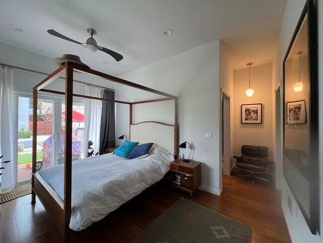 Building Photo - 310 Newland St