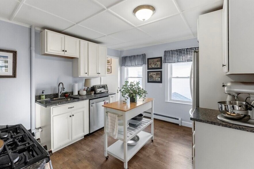 Building Photo - 8 Peck Ave