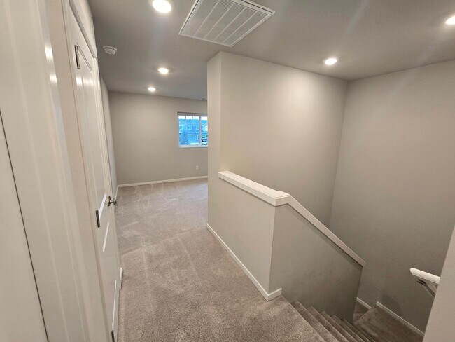 Building Photo - 3 Bedroom 2.5 Bath Home in Stanwood - Pet Friendly!