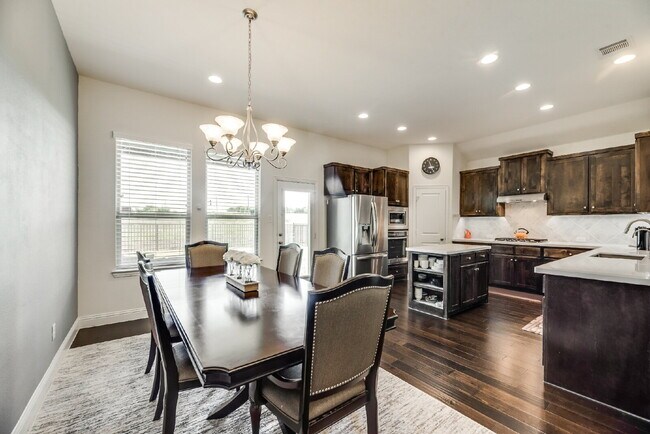 Building Photo - Charming 3-Bedroom Retreat with 2 Full Baths in Roanoke