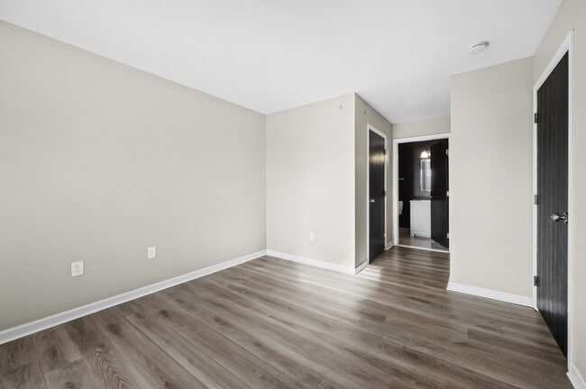 Building Photo - 9036 Charlotte Ct