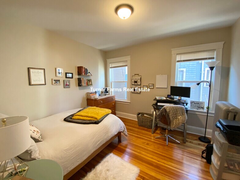 Building Photo - 21 Moraine St