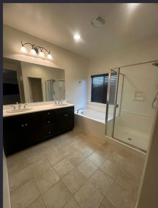 Building Photo - 14245 Tierra Del Sur St