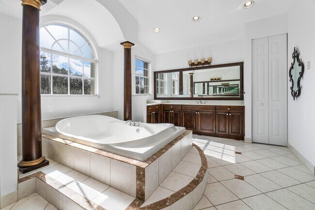 Building Photo - 9543 Barletta Winds Point