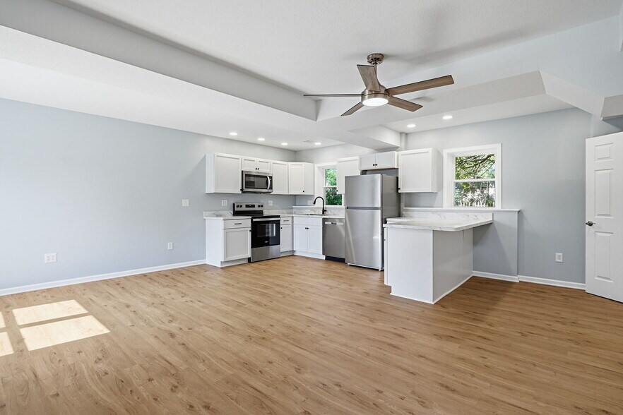 Full Kitchen , New Appliances - 720 Hurd Ave