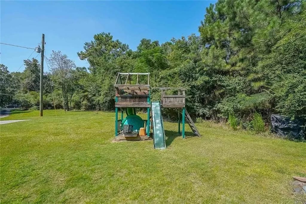 Building Photo - Room in Single Family Home on Azalea Dr
