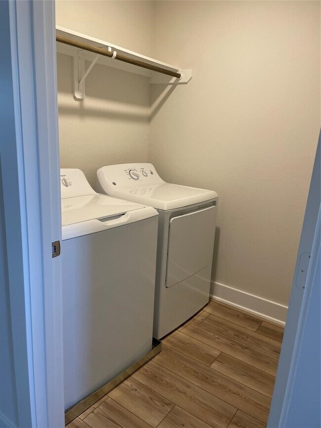 Building Photo - 10638 Whitejacket