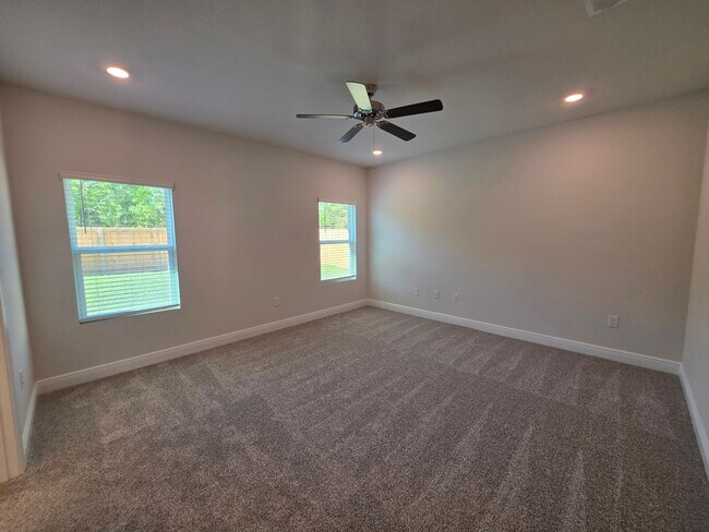 Building Photo - Brand new 5BR/3BA with Amenities Galore