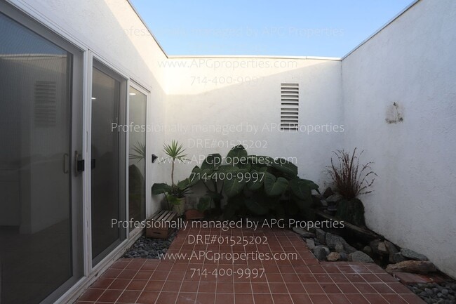 Building Photo - 17679 San Vicente St