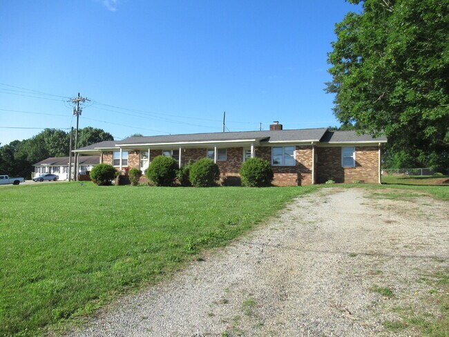 Building Photo - For Rent in the North Lincoln School District!