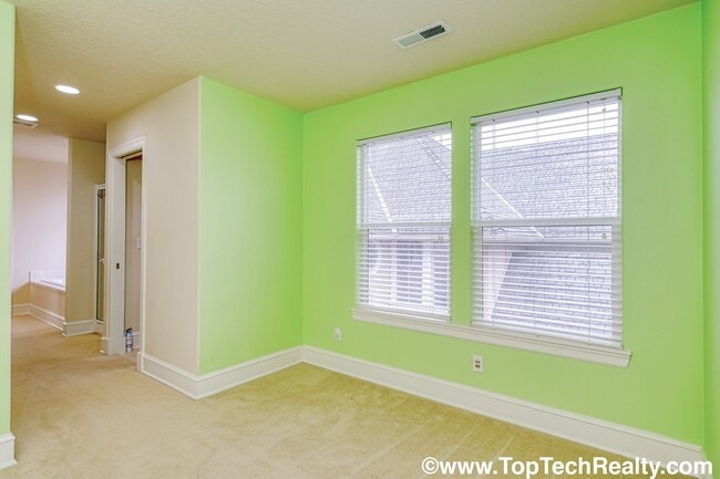 Building Photo - Beautiful 4 Bedroom | 2.5 Bathroom | 2,540 Sqft. Home | Central A/C | Solar Panels | Located in B...