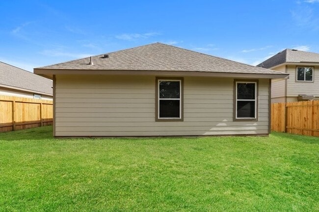 Building Photo - 310 Blue Crane St