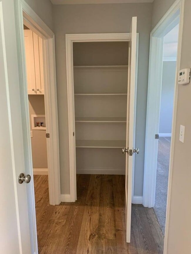 Building Photo - 3 Bed 2.5 Bath House, off Old Plank Rd