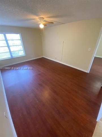Building Photo - 3511 Inverrary Dr