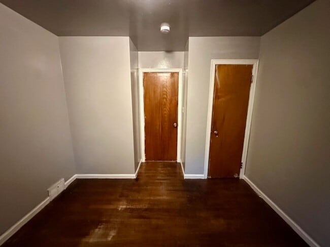 Building Photo - 4 Bedroom 1 Bath Welcome Section 8
