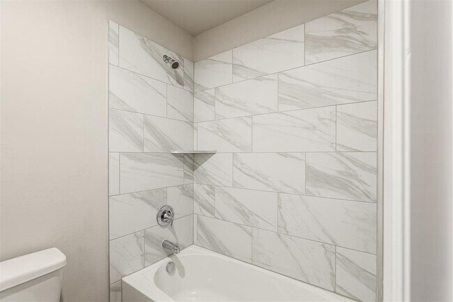 Building Photo - 4109 Sara Pk Dr
