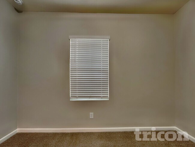 Building Photo - 2137 Hudson Dr