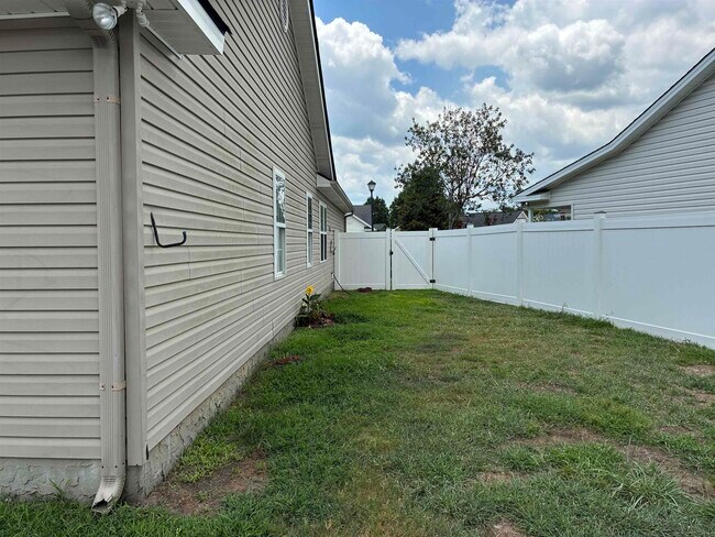 Building Photo - 9565 Sullivan Dr