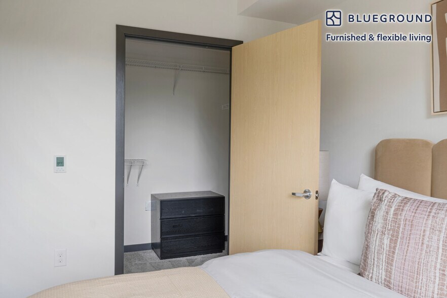 Building Photo - 15566 NE 22 Pl
