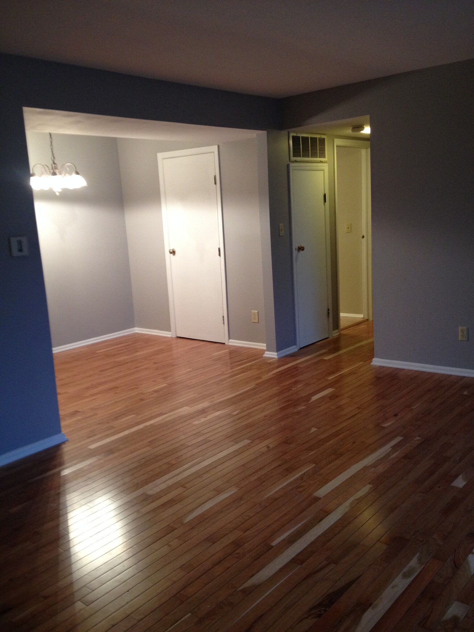 Building Photo - 991 Manor Ln