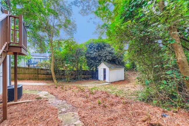 Building Photo - 1191 Beechview Dr SE