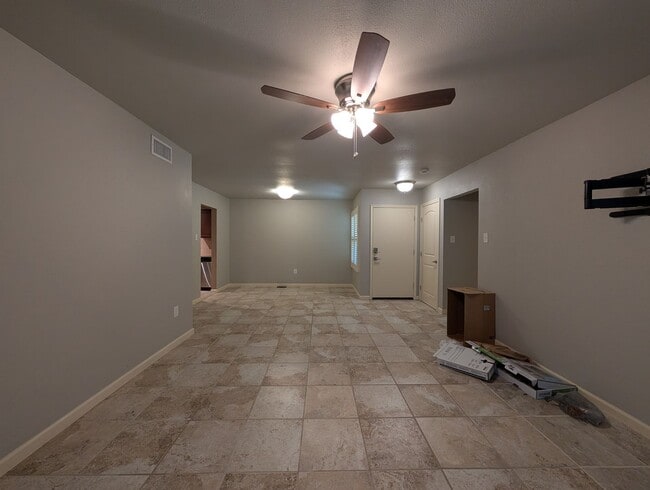 Building Photo - 551 Terminal Loop Rd