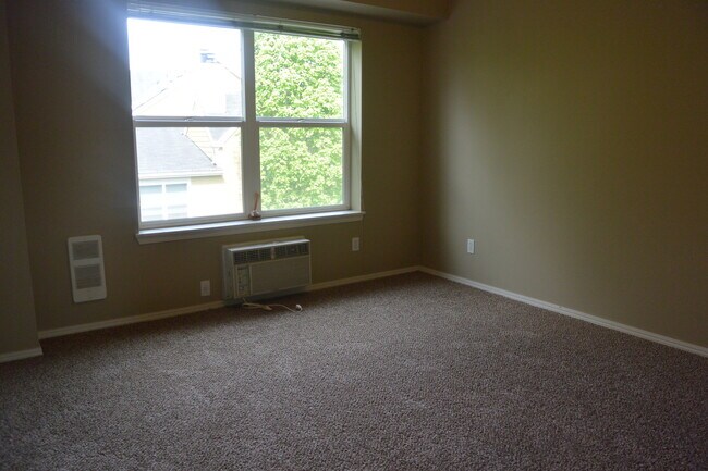 Building Photo - 714 SE Fairwinds Loop