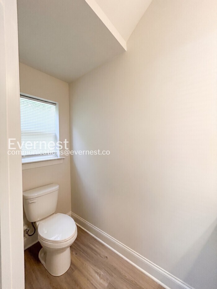 Building Photo - 106 Elwood St