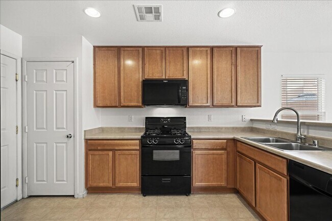 Building Photo - Open-Concept 3-Bedroom Home with Loft & Spacious Living Space