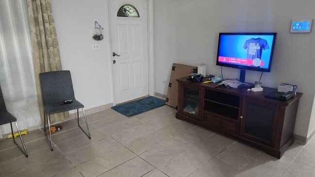 Building Photo - 2289 SE Seamist St