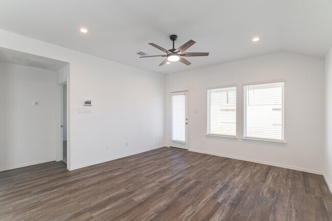 Building Photo - 24314 Pebble Cres Ln