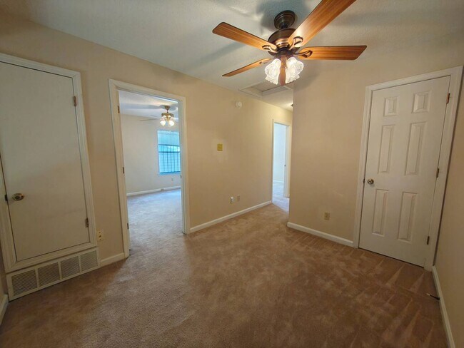 Building Photo - Rent Ready 3 Bedroom 2.5 Bath | South Memphis