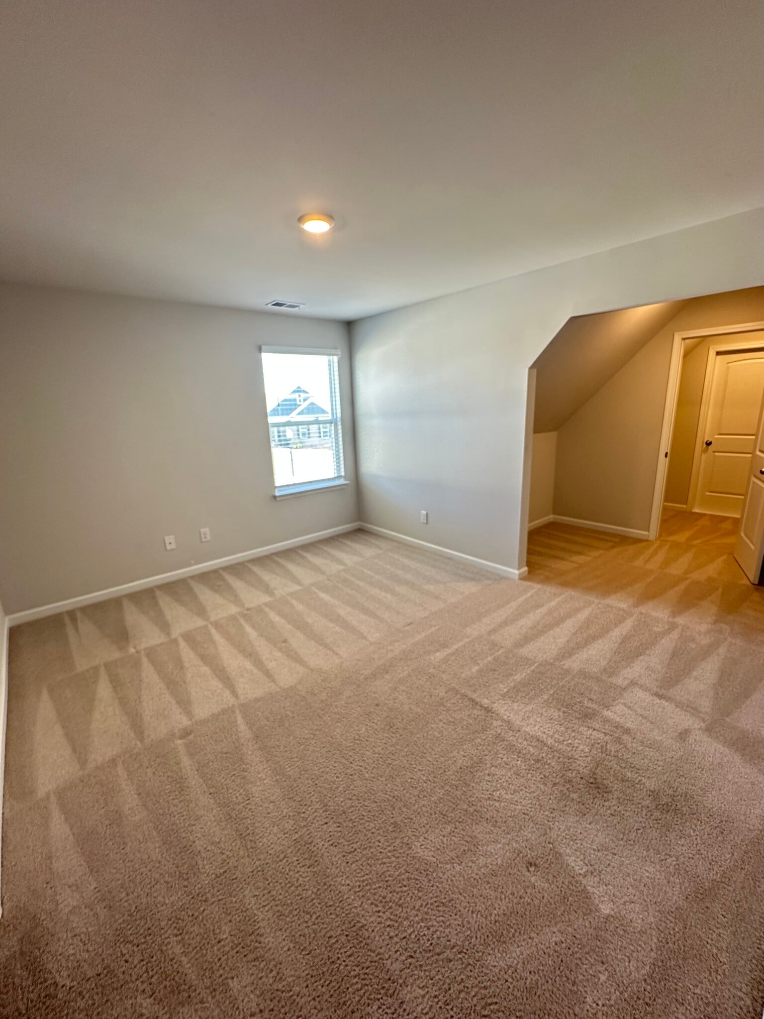 Building Photo - 304 Greymoor Ln