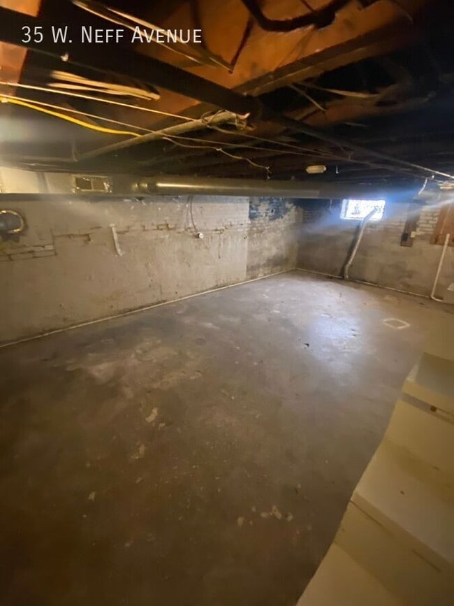 Building Photo - 35 W Neff Ave