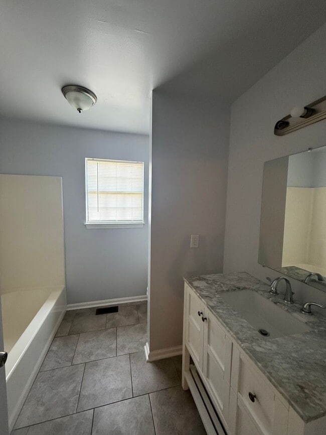 Building Photo - 733 Vanguard Pl