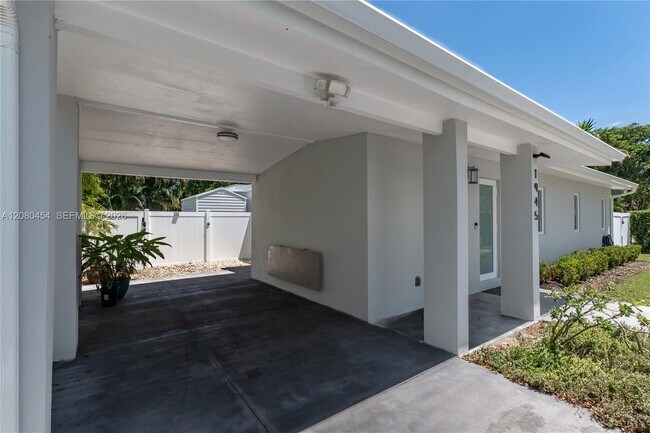 Building Photo - 1945 S Hibiscus Dr