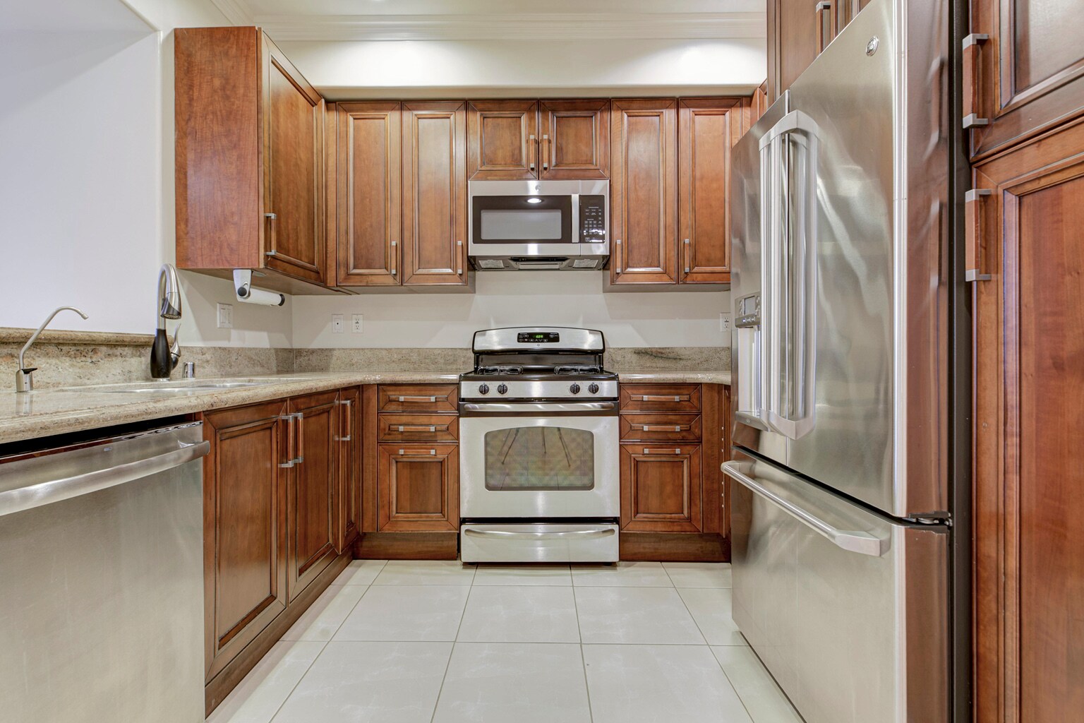 Building Photo - 556 E Palm Ave