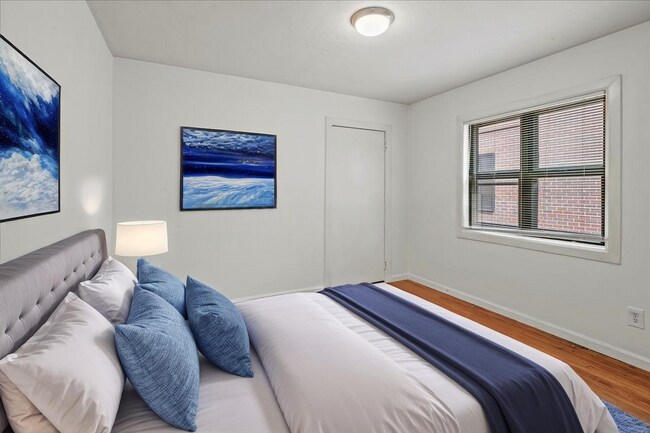 Building Photo - 306-306 E 19th St