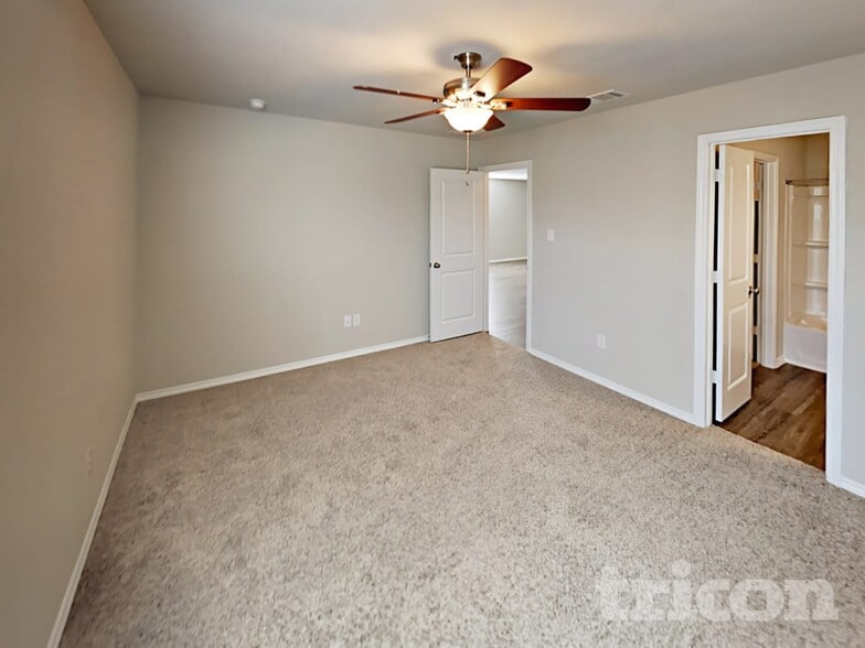 Building Photo - 5118 Everett Loop