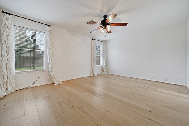 Building Photo - 5802 Spring Sunrise Dr