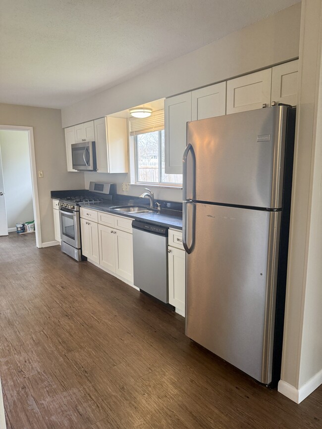 Building Photo - 928 Roderick Rd