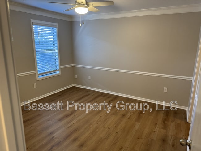 Building Photo - 1739 River Front Dr