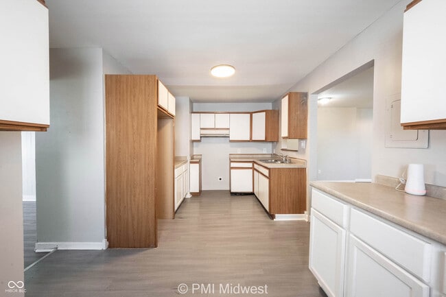 Building Photo - 3748 N Hawthorne Ln