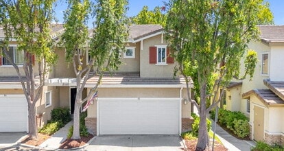 Building Photo - Beautifully Updated End-Unit Townhome in Valencia's Montana Community — No Rear Neighbors!